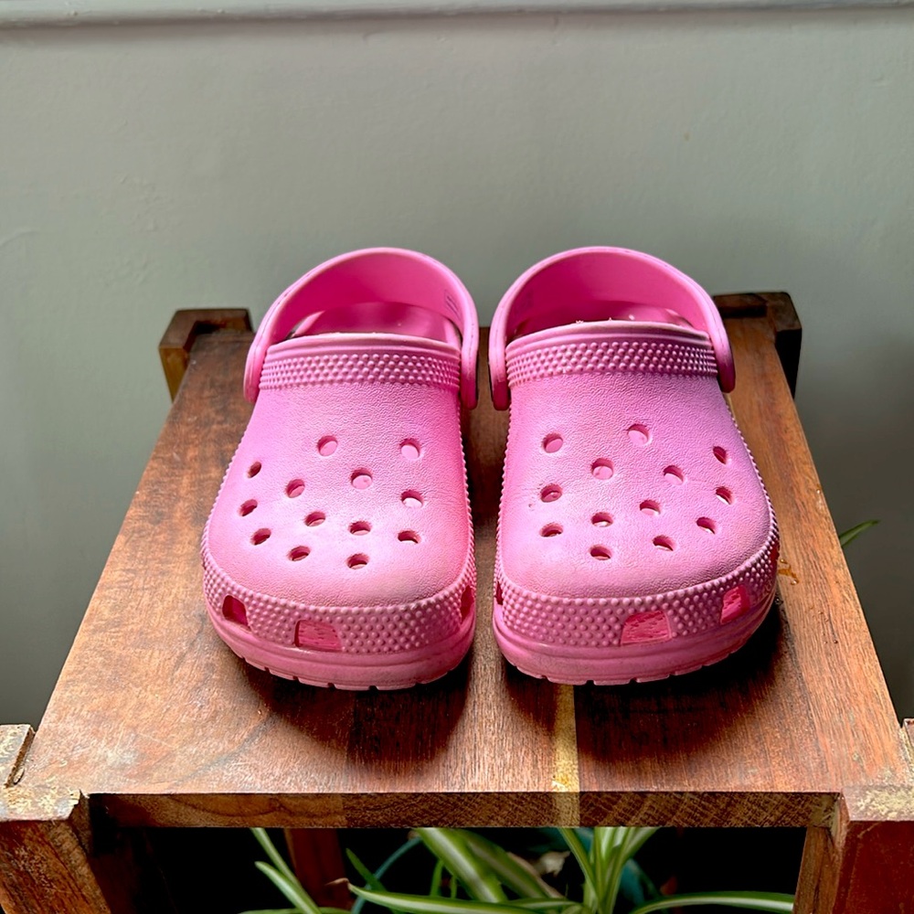 CROCS, color pink, size 9 toddler.  Good condition